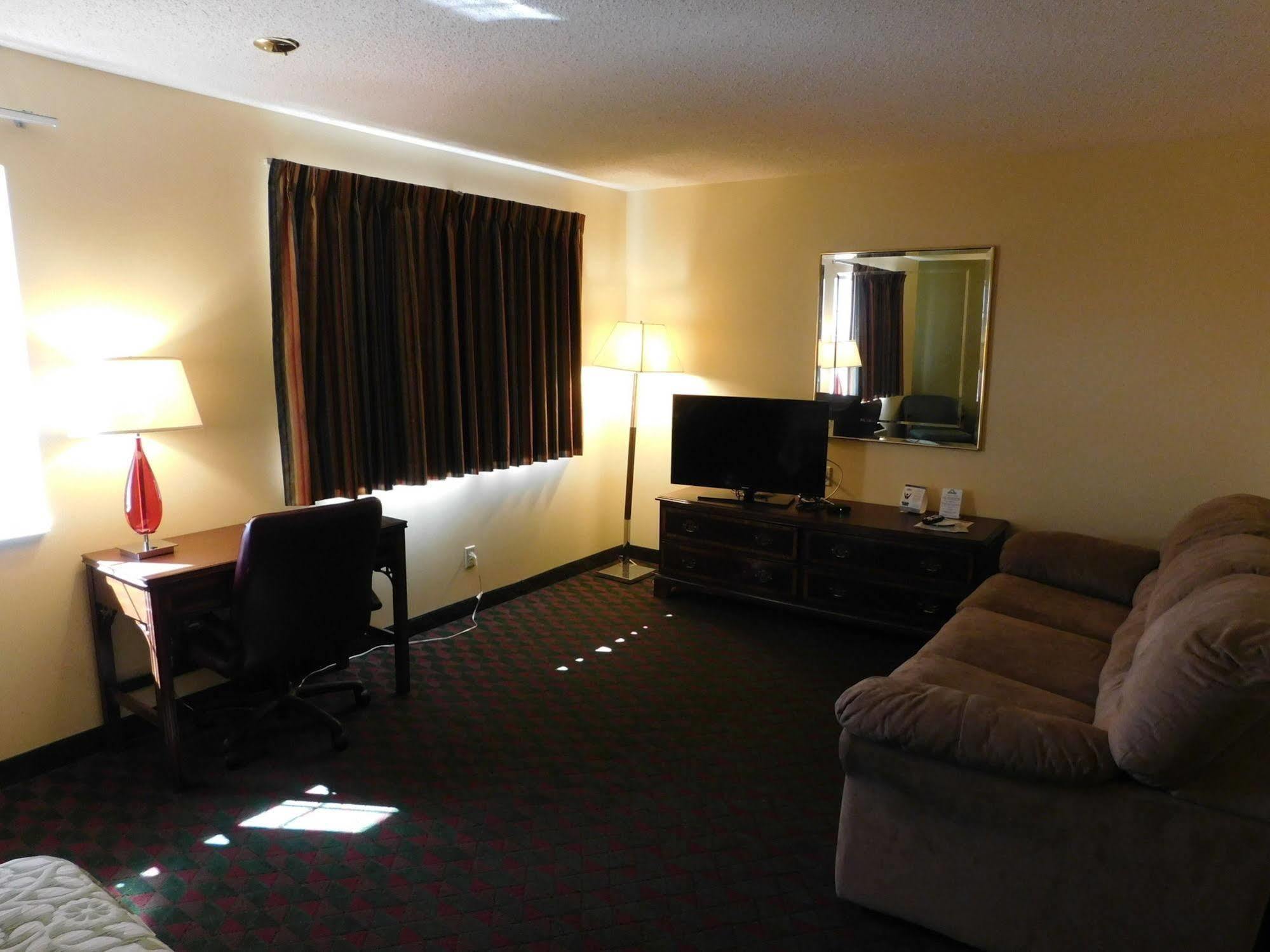 Days Inn By Wyndham Lexington Ne Exterior foto